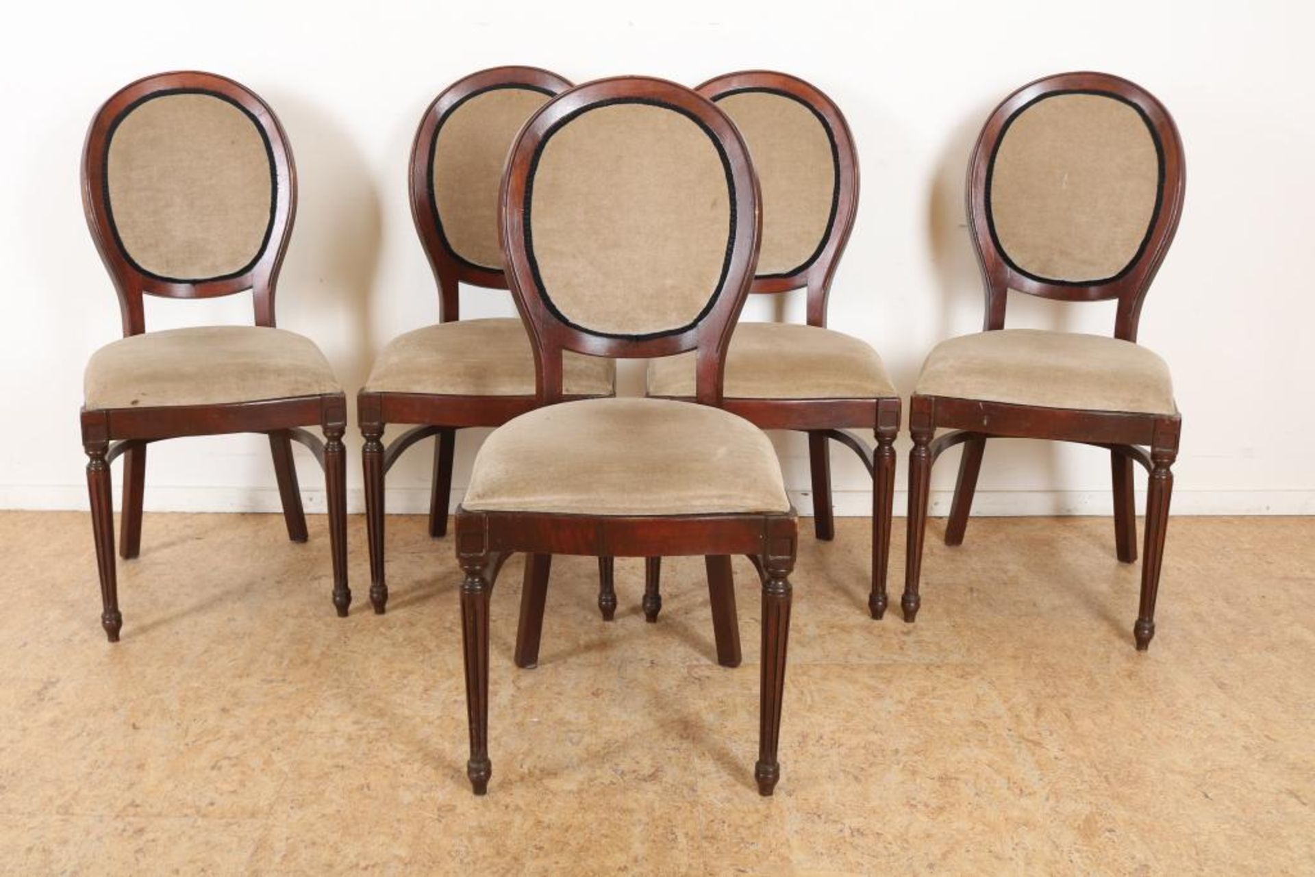 Serie van 5 Louis XVI-stijl stoelen