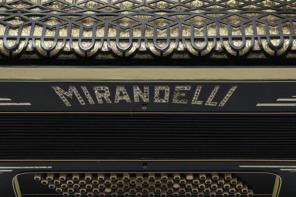 Accordeon Mirandelli Italie - Image 6 of 6