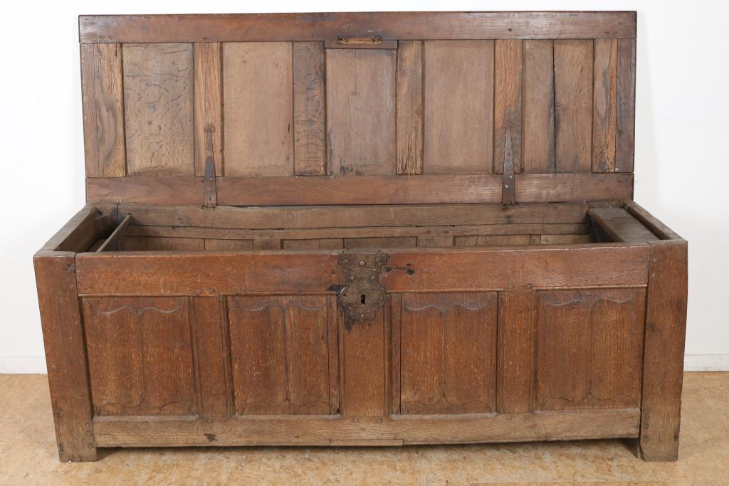 Eikenhouten kist, ca. 1700 met panelen - Image 2 of 5