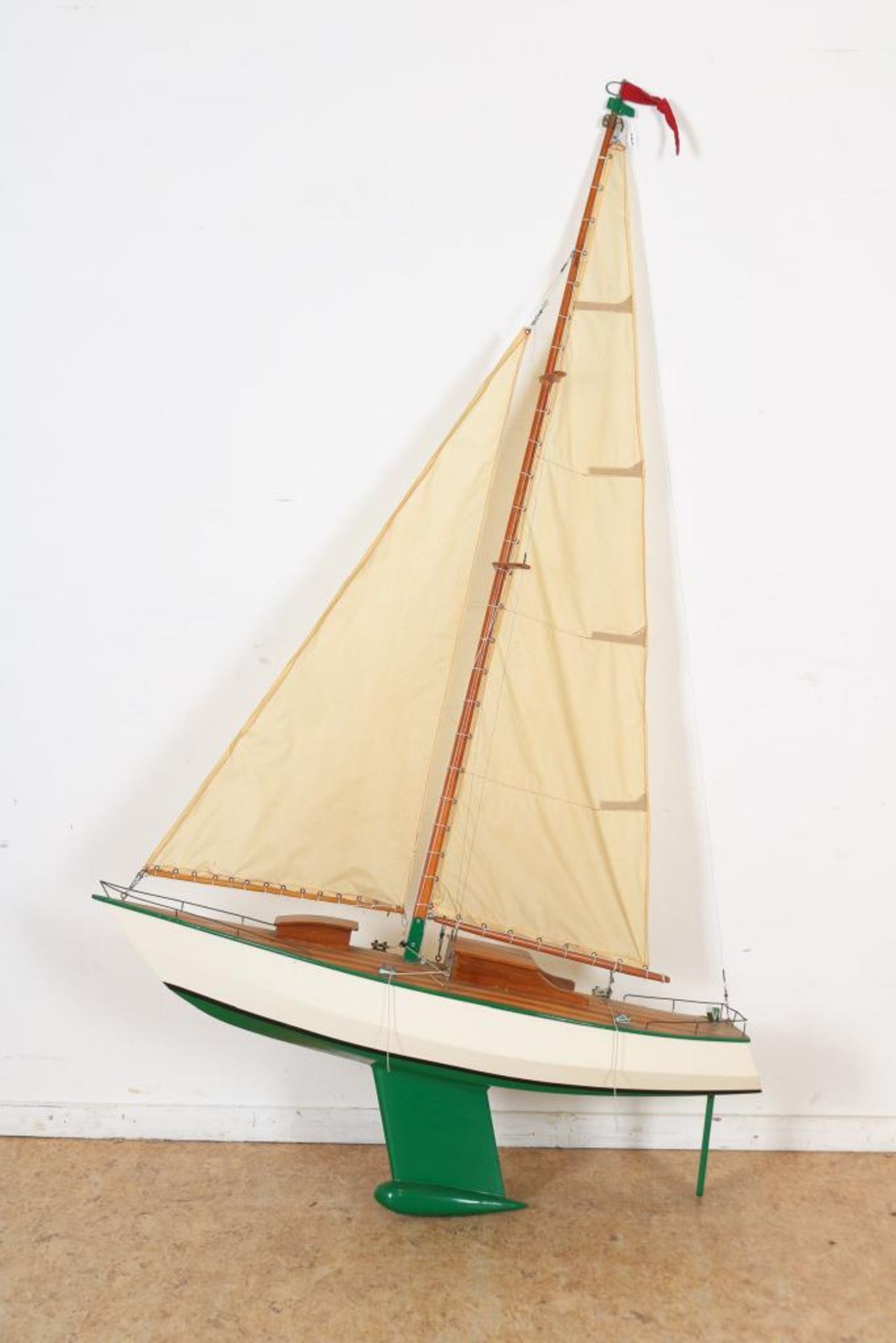 Houten modelschip met 2 masten