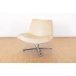 Creme leren fauteuil op verchroomd