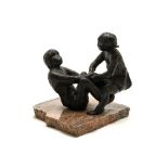 Bronzen sculptuur van spelende kinderen