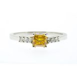 Witgouden ring bezet met diamant