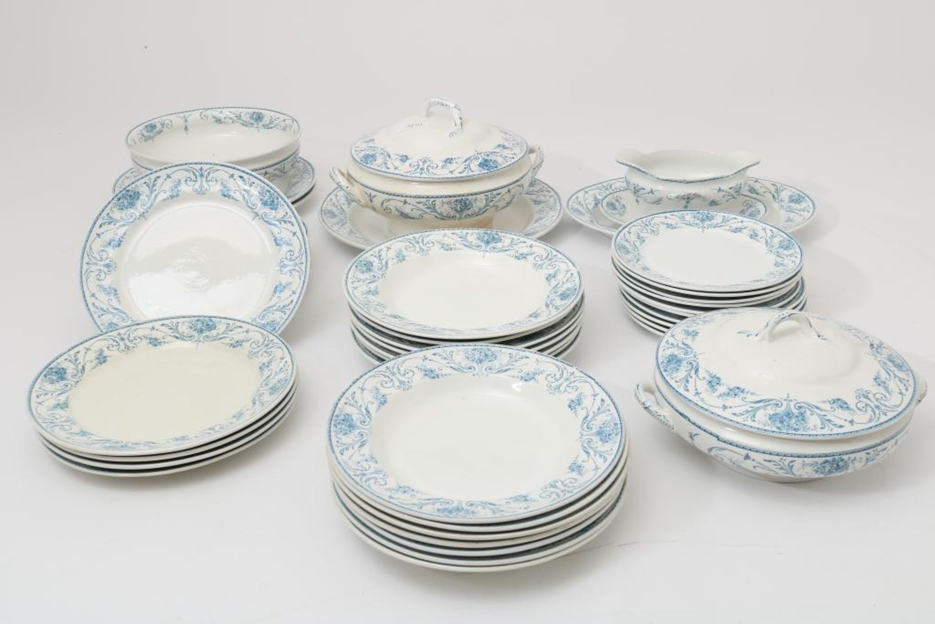 Uitgebreid servies B.F.K Louis XVI