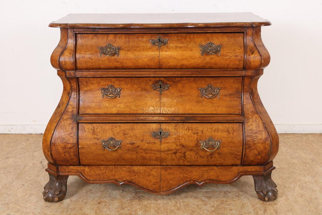 Wortelnoten gefineerd commode