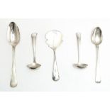 Lot met 5 delen zilver schepwerk filet