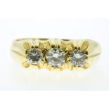 Gouden ring bezet met 3 diamanten