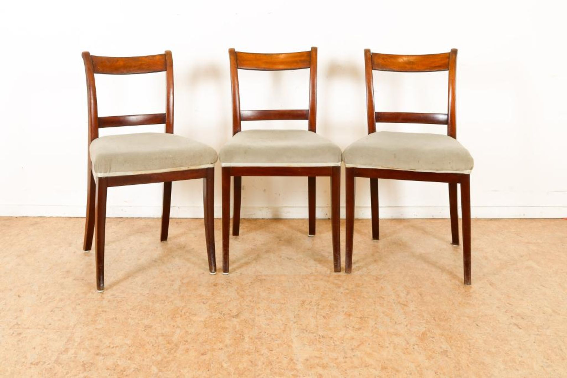 Serie van 3 mahonie Biedermeier stoelen