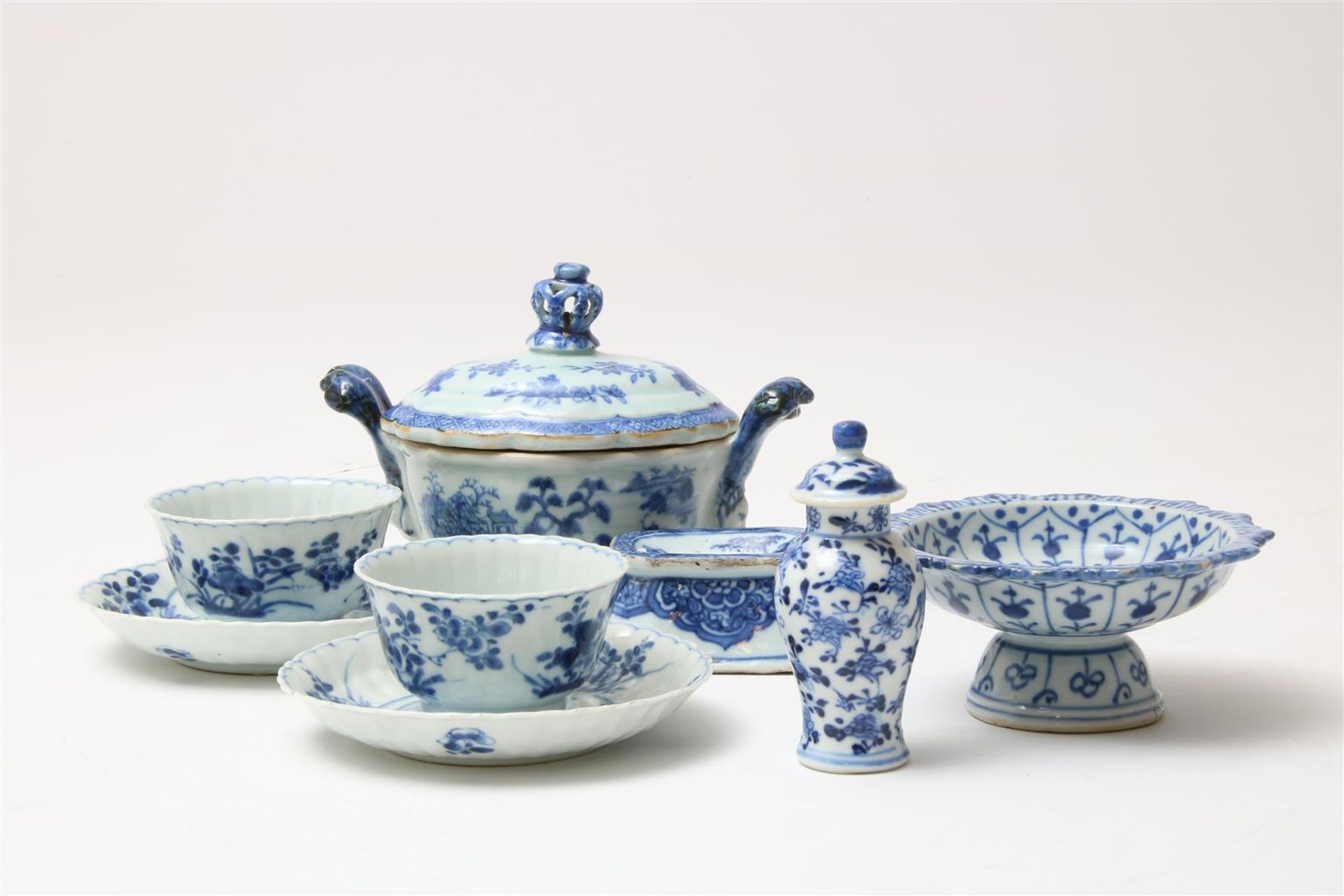 Lot of a pair of Kangxi cups and saucers with decoration of flowering shrubs, (1x saucer with