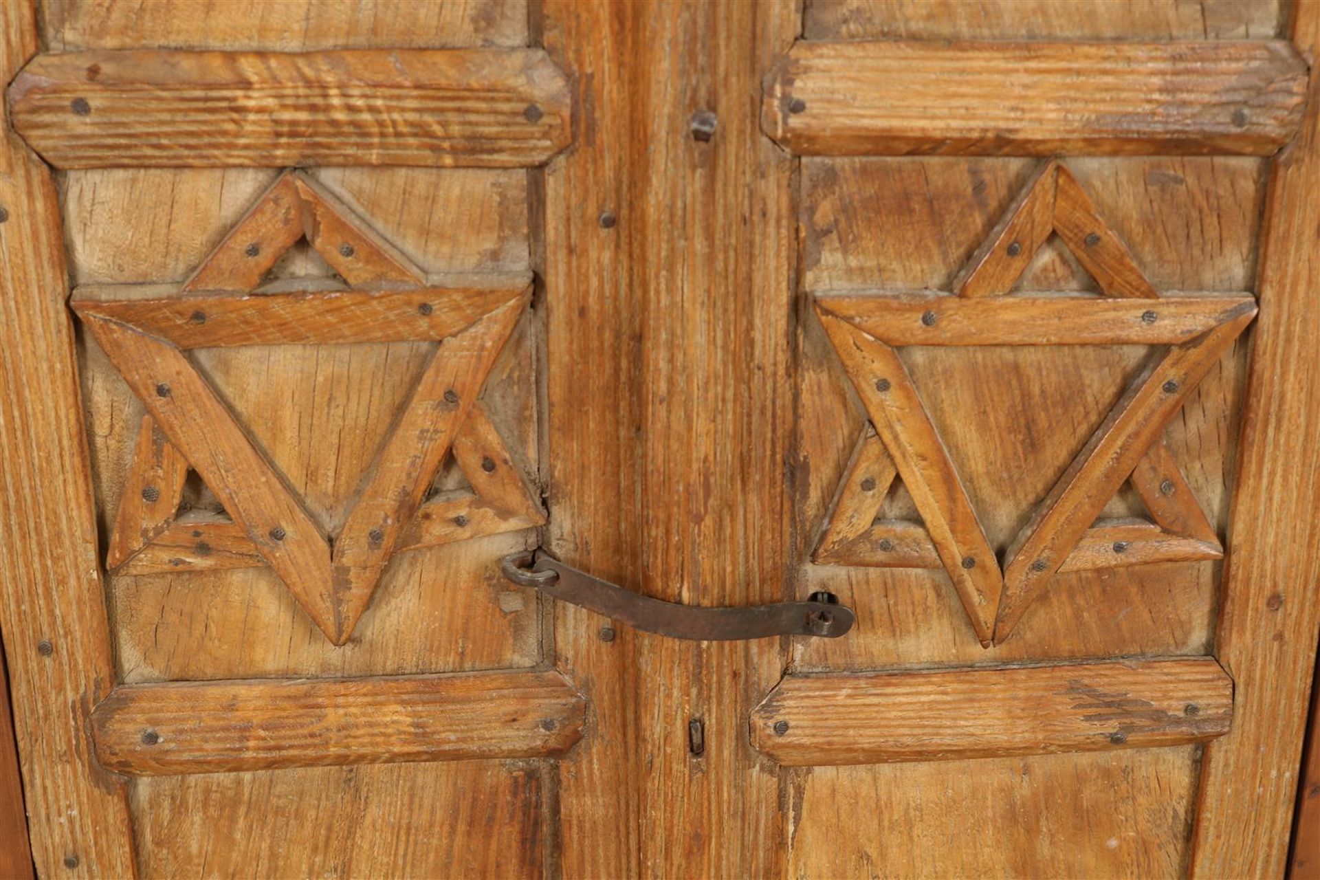 Oak veneered hanging cabinet with 2 teak doors with relief of "Jewish" Star of David, h. 112, w. 77, - Image 5 of 5