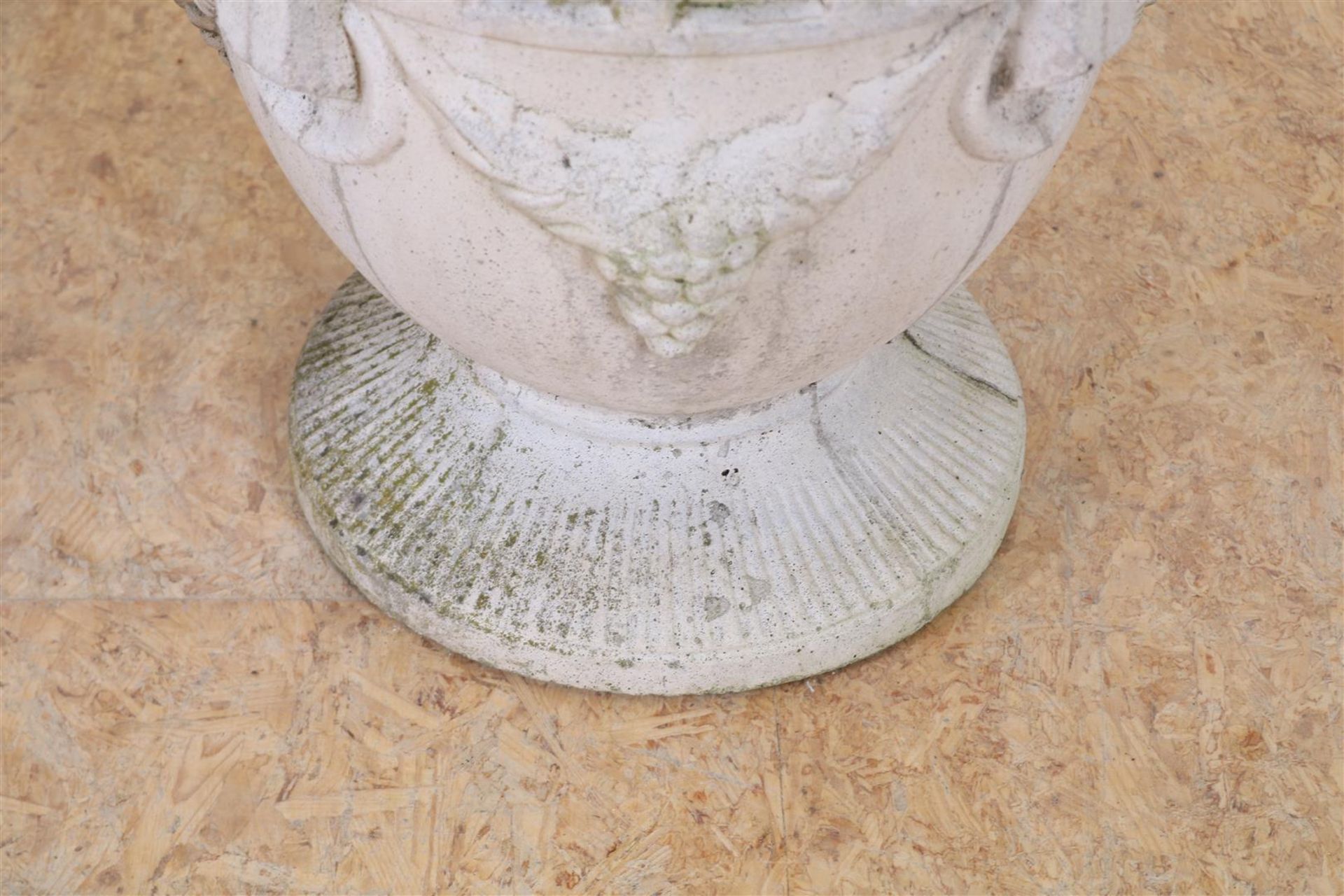 Set of concrete garden vases with Greek border decoration - Bild 4 aus 4