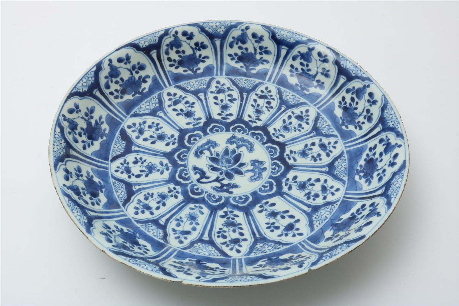 Porcelain Kangxi Lotus dish centered decorated with flowers surrounded by flower edges, China 18th