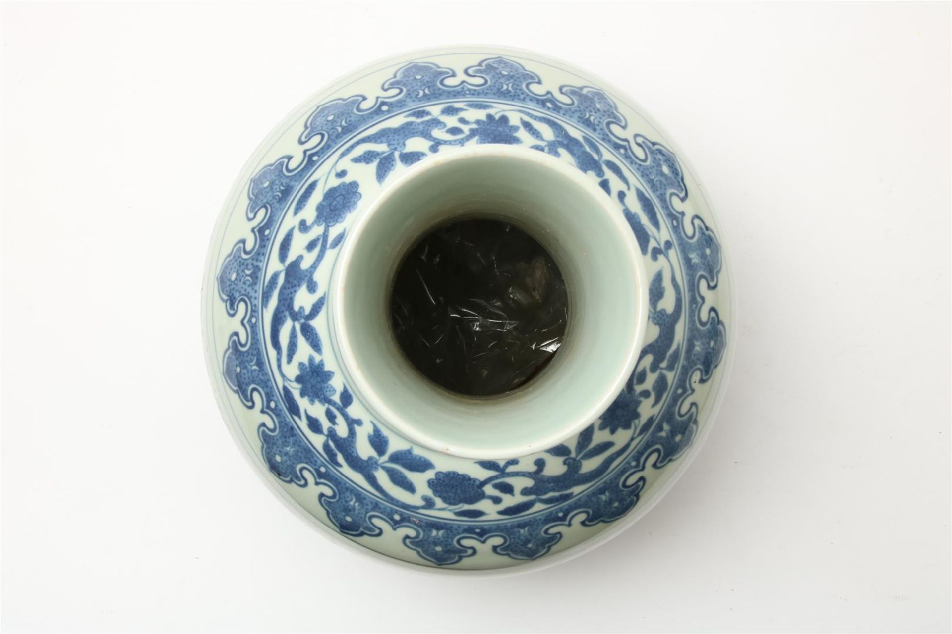 Porcelain Kangxi-style vase with blue/white flower decoration, China 20th century, h. 42 cm. - Image 3 of 4