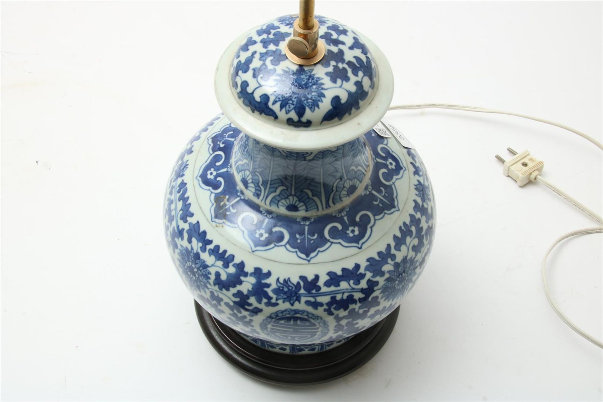 Porcelain lamp base, decorated in blue, China 20th century, h. 33 cm - Image 2 of 6