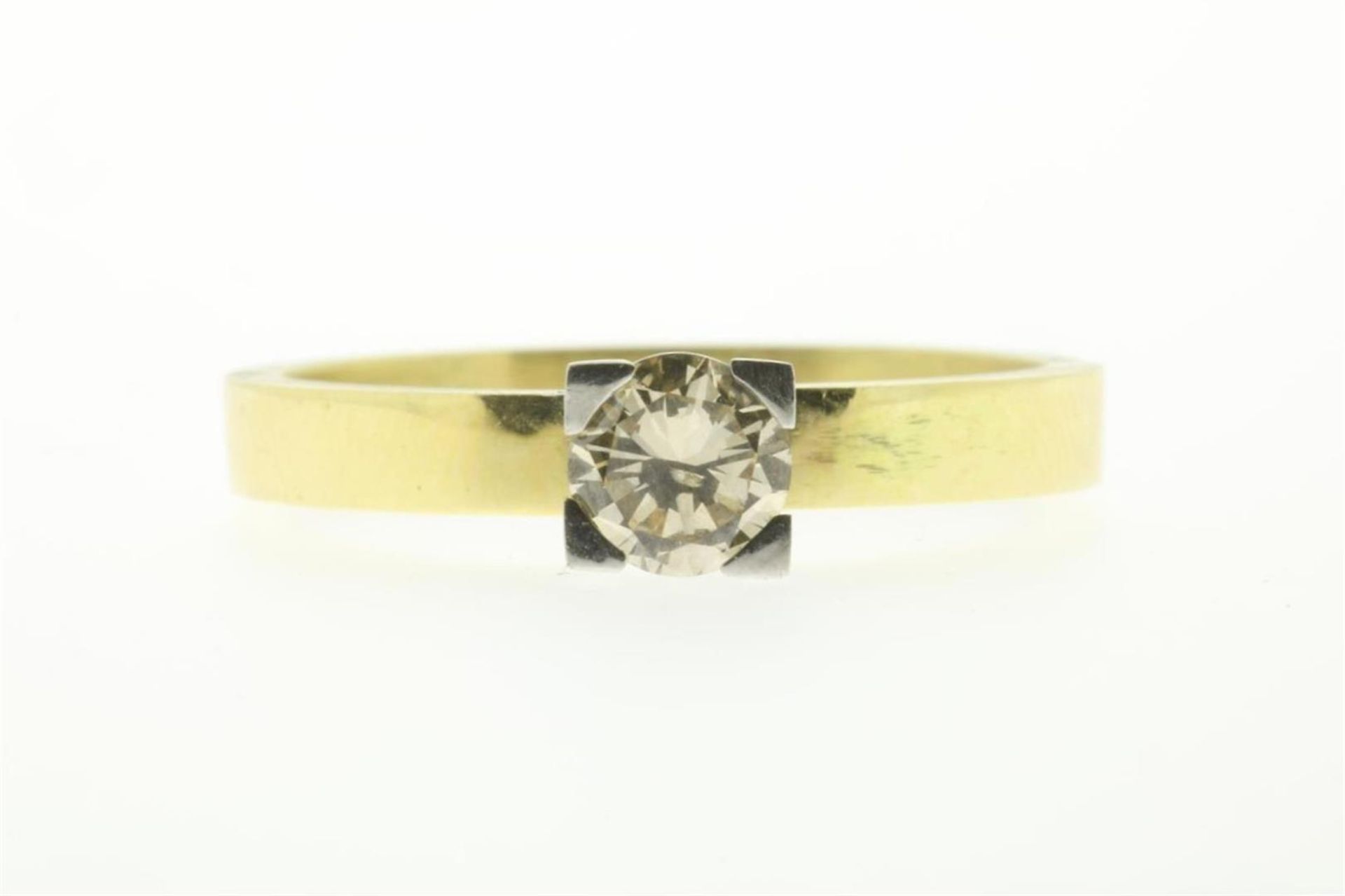 Yellow gold solitaire ring set with brilliant cut diamond in white gold setting, approx. 0.4 ct.,