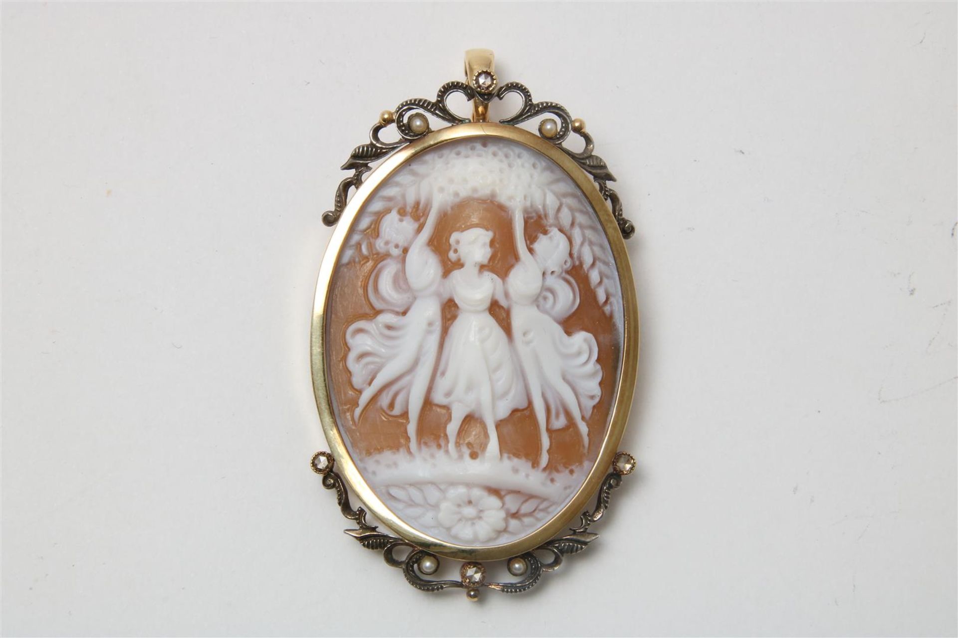 Yellow gold pendant/pendant set with cameo, alloy 585/000, 835/000, oval frame with silver