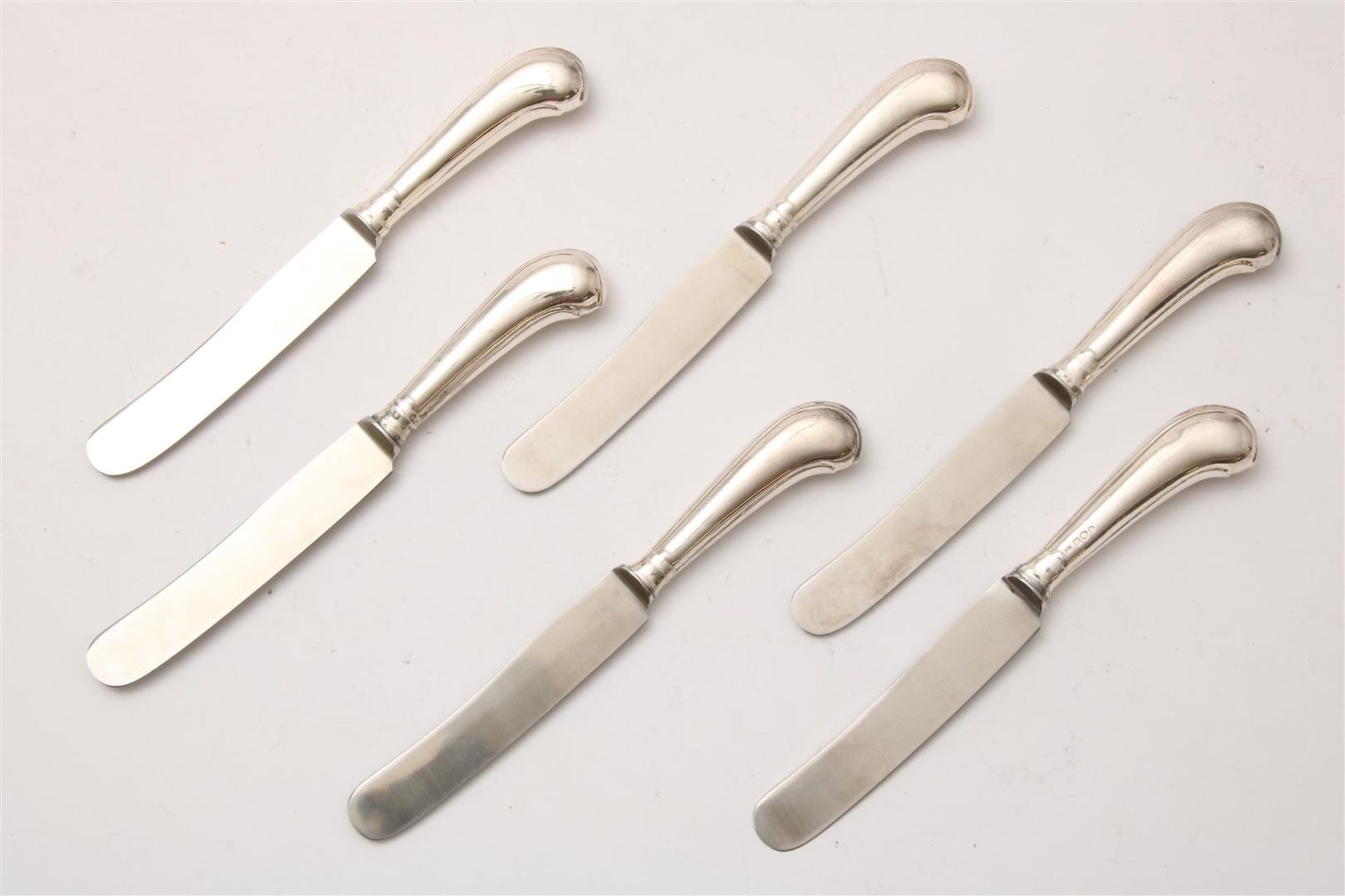 Series of 6 small knives with silver pistol handles including Aubert, 1993, alloy 925/000, gross