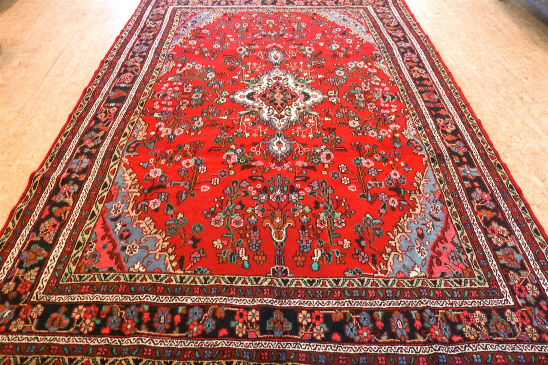 Carpet, Hamadan, 393 x 264 cm.