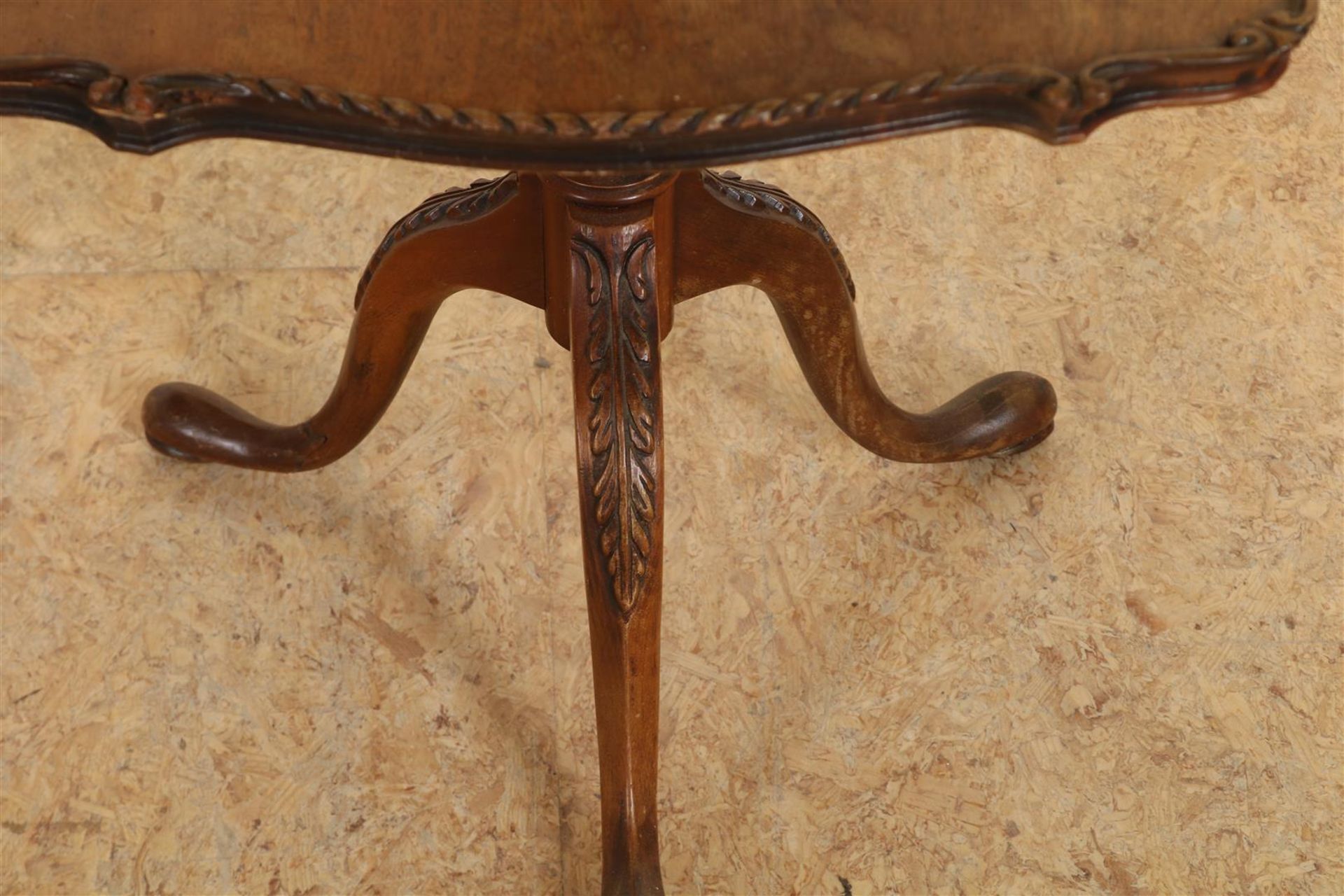Set mahogany etagere side tables - Bild 3 aus 5