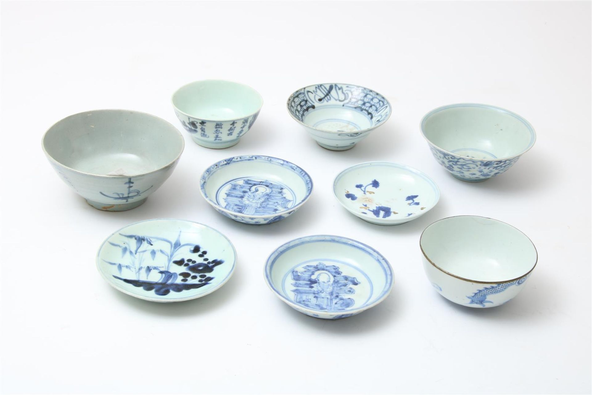 Lot of 5 porcelain dishes (edge flakes) and 4 various saucers, including The Nanking Cargo and Ming,