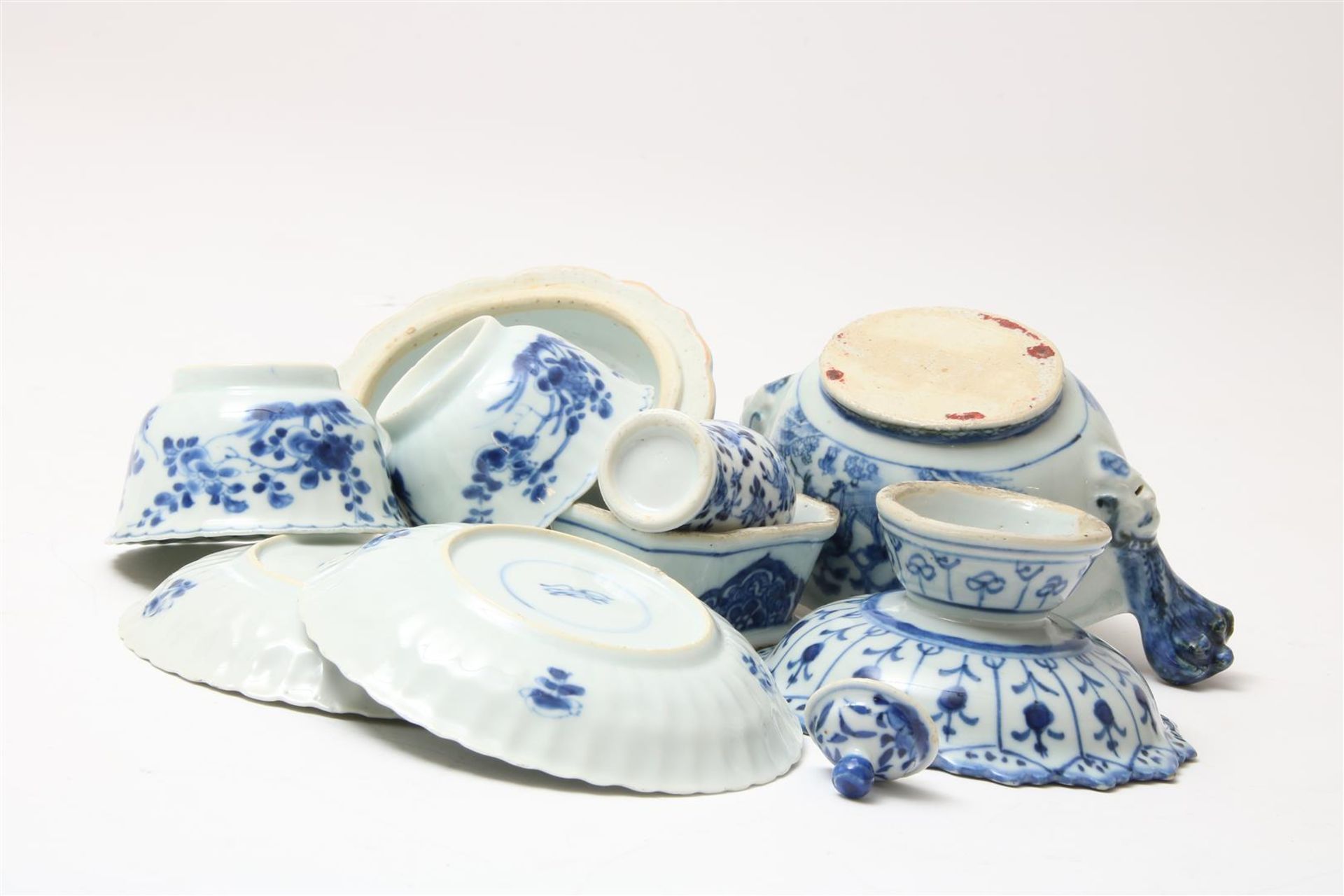 Lot of a pair of Kangxi cups and saucers with decoration of flowering shrubs, (1x saucer with - Image 4 of 6