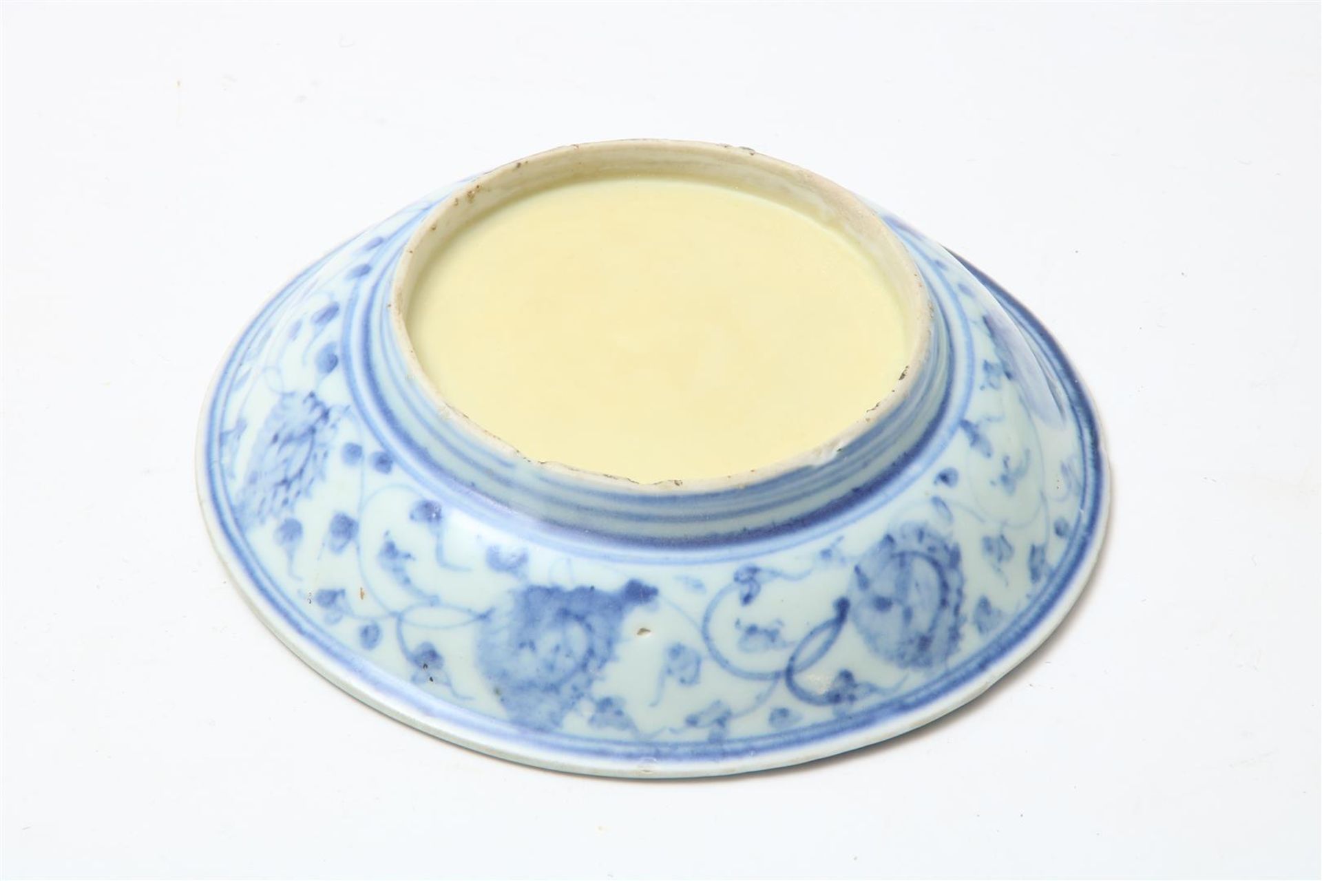 Lot of 5 porcelain dishes (edge flakes) and 4 various saucers, including The Nanking Cargo and Ming, - Image 16 of 19