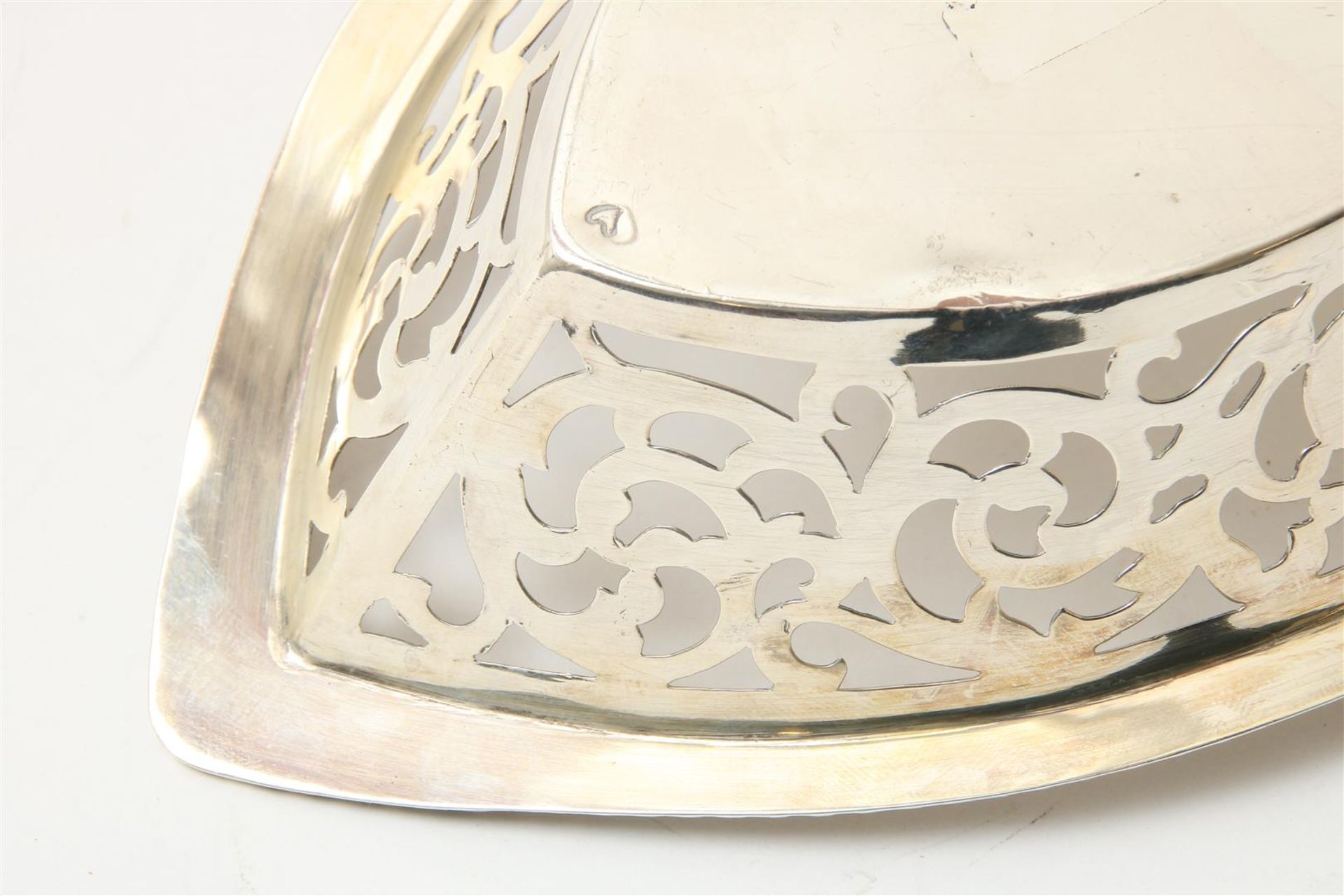 Silver openwork basket with cable border, Birmingham 1921. br.wt. 91 gr. - Image 4 of 5