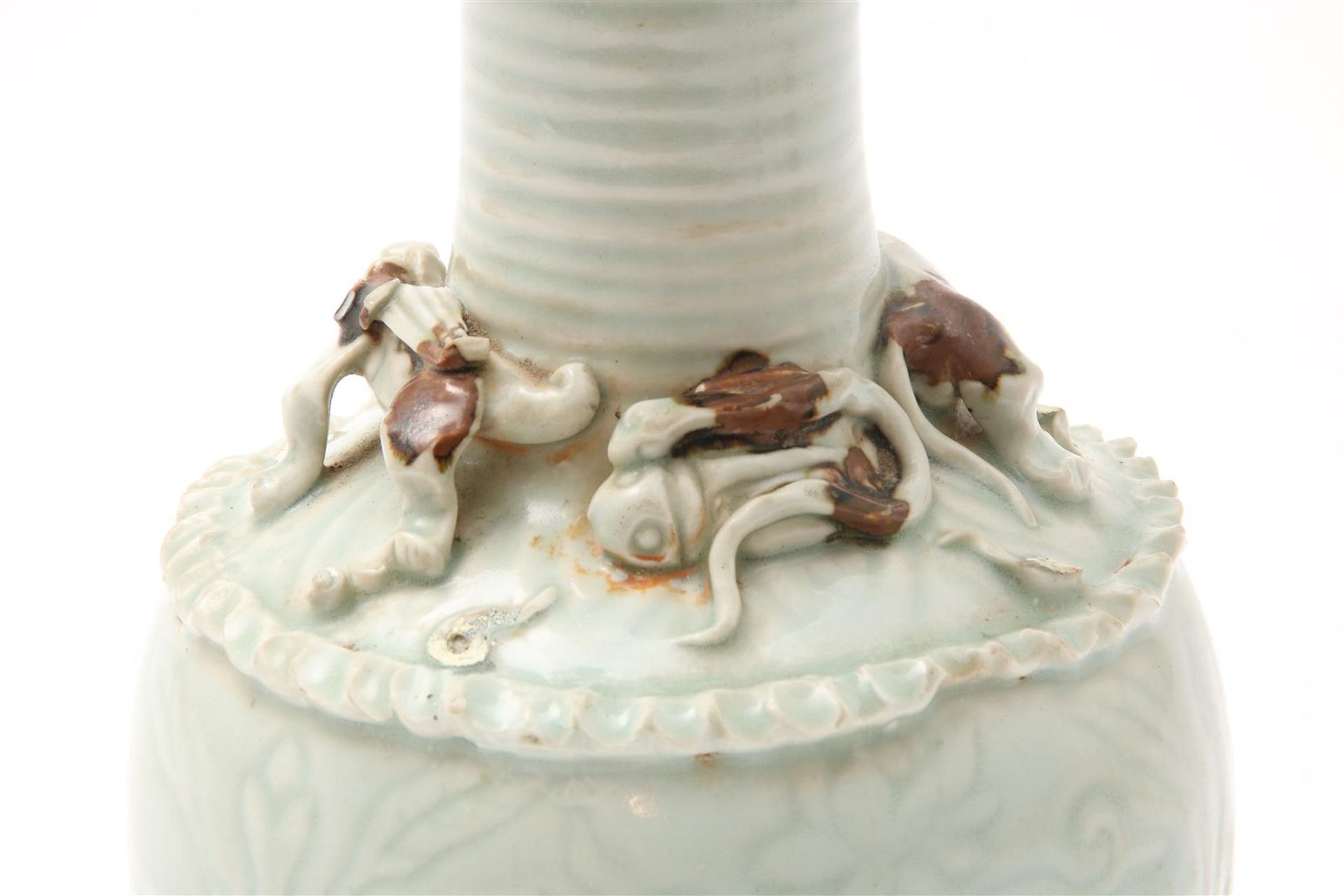 Porcelain vase with celadon glaze decorated with relief decor and imposed animals, China, h. 26 - Image 3 of 5