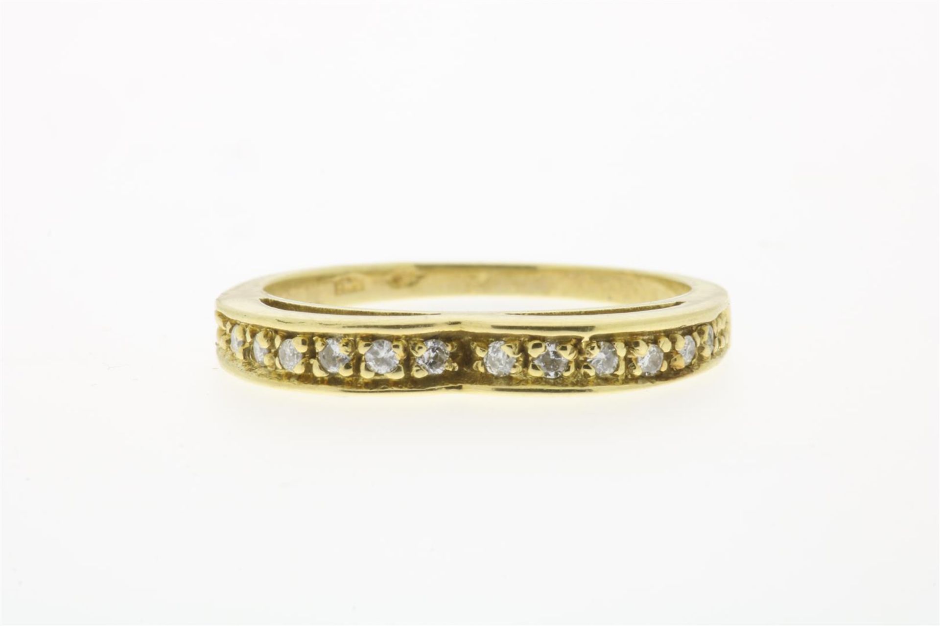 Yellow gold ring set with brilliant cut diamonds, approx. 0.15 ct., m. 585/000, br. wt. 3.2 gr.