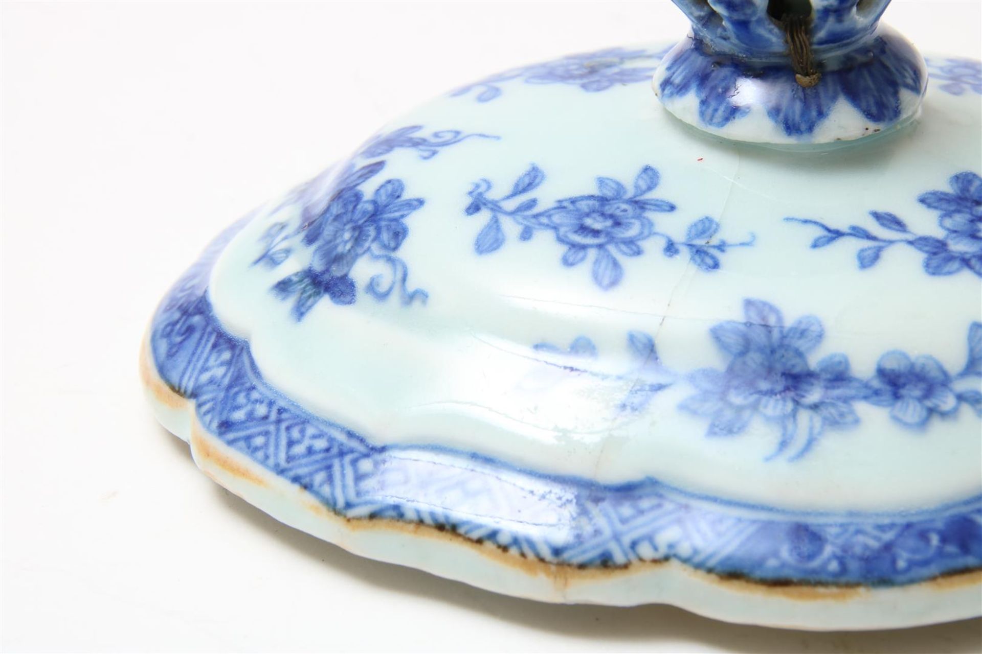 Lot of a pair of Kangxi cups and saucers with decoration of flowering shrubs, (1x saucer with - Image 6 of 6