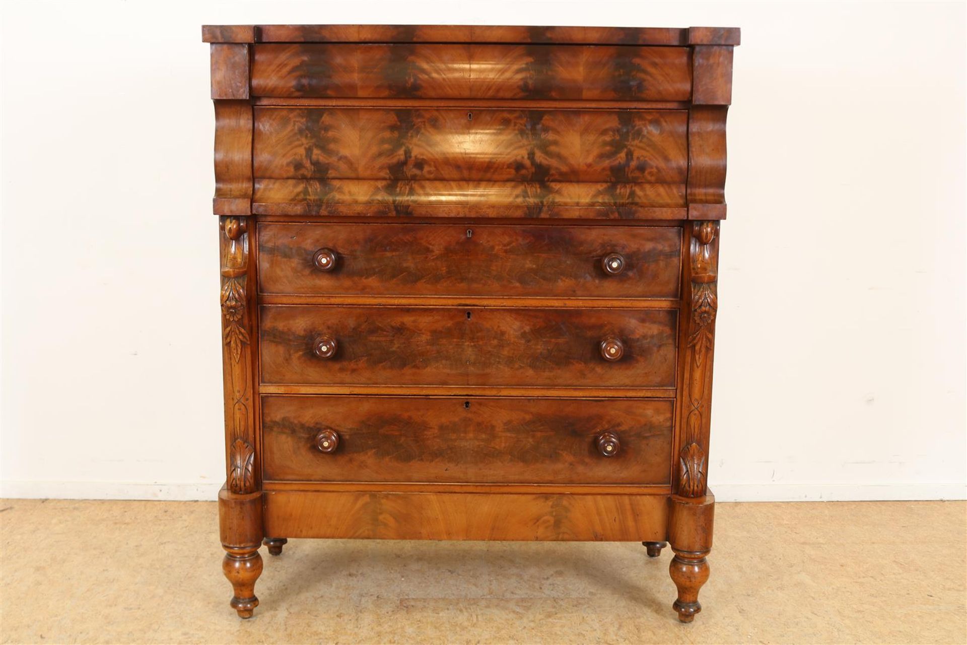 Mahogany Victorian chest of drawers