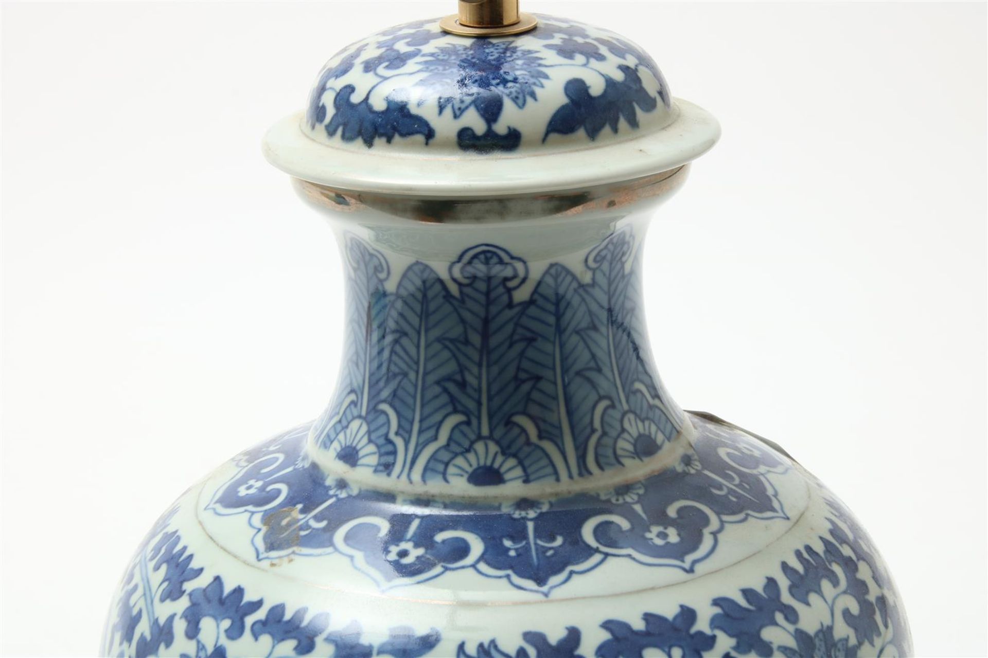 Porcelain lamp base, decorated in blue, China 20th century, h. 33 cm - Image 3 of 6