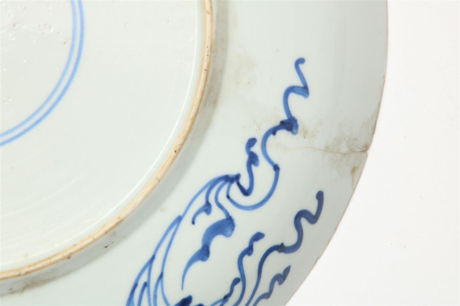 Porcelain Kangxi dish with Aster pattern decor, mark with Artemisia leaf, China 18th century, - Image 4 of 4