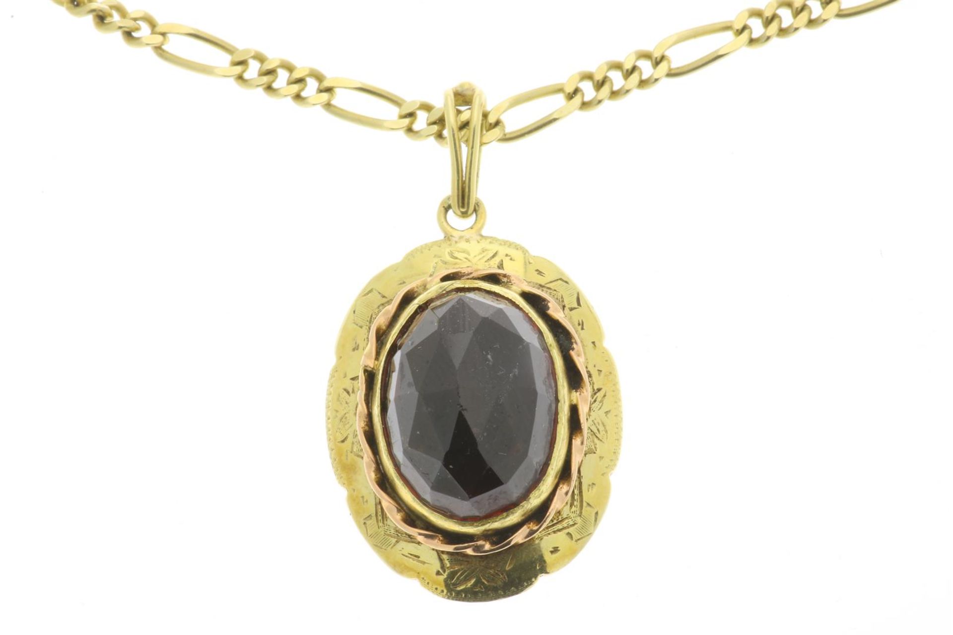 Gold figaro necklace with gold pendant set with garnet, alloy 585/000, gross weight 22.4 g, l. 70