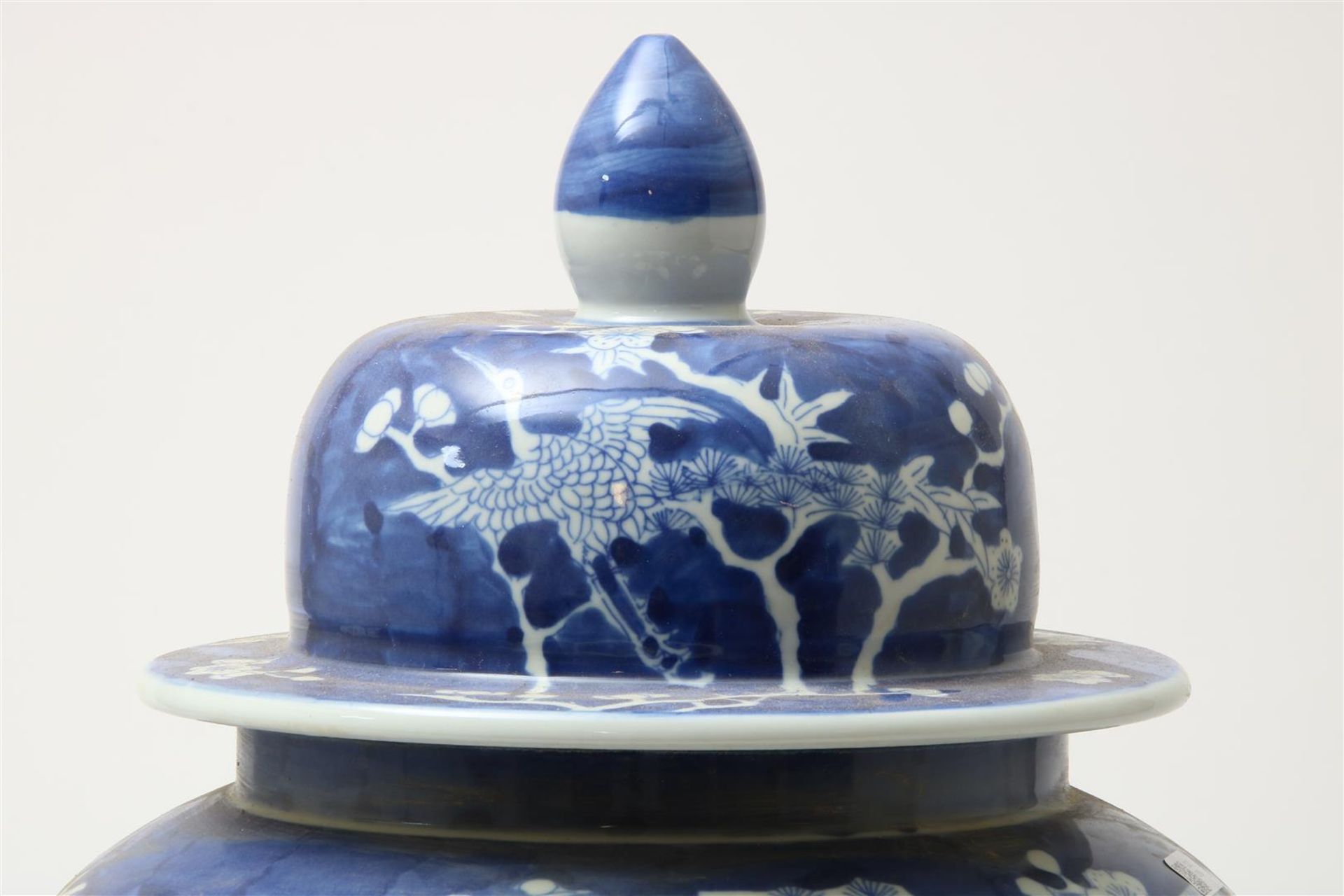 Blue and white porcelain lidded vase decorated with blossom branches and cranes, China 20th century, - Image 3 of 5