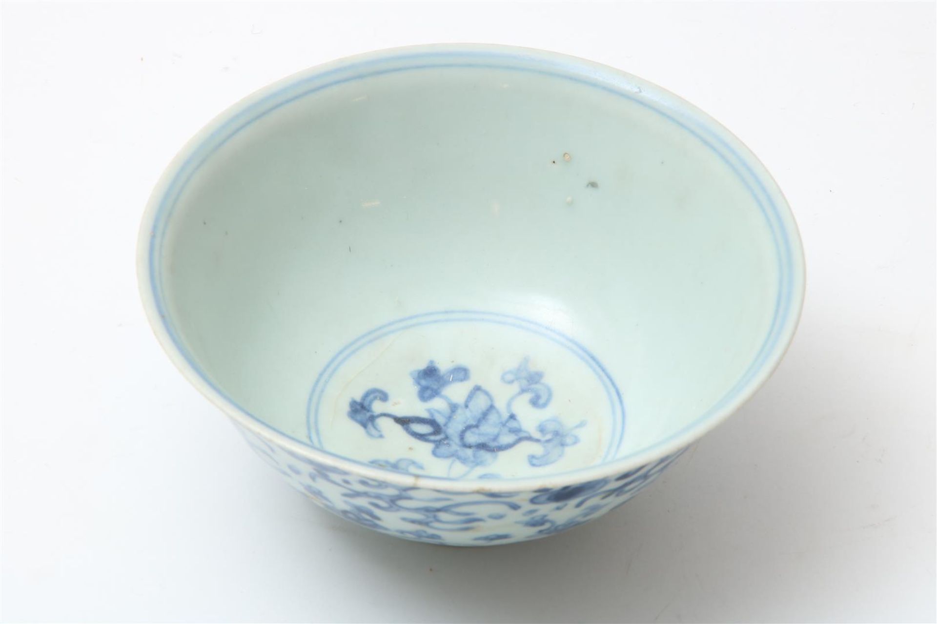 Lot of 5 porcelain dishes (edge flakes) and 4 various saucers, including The Nanking Cargo and Ming, - Image 7 of 19