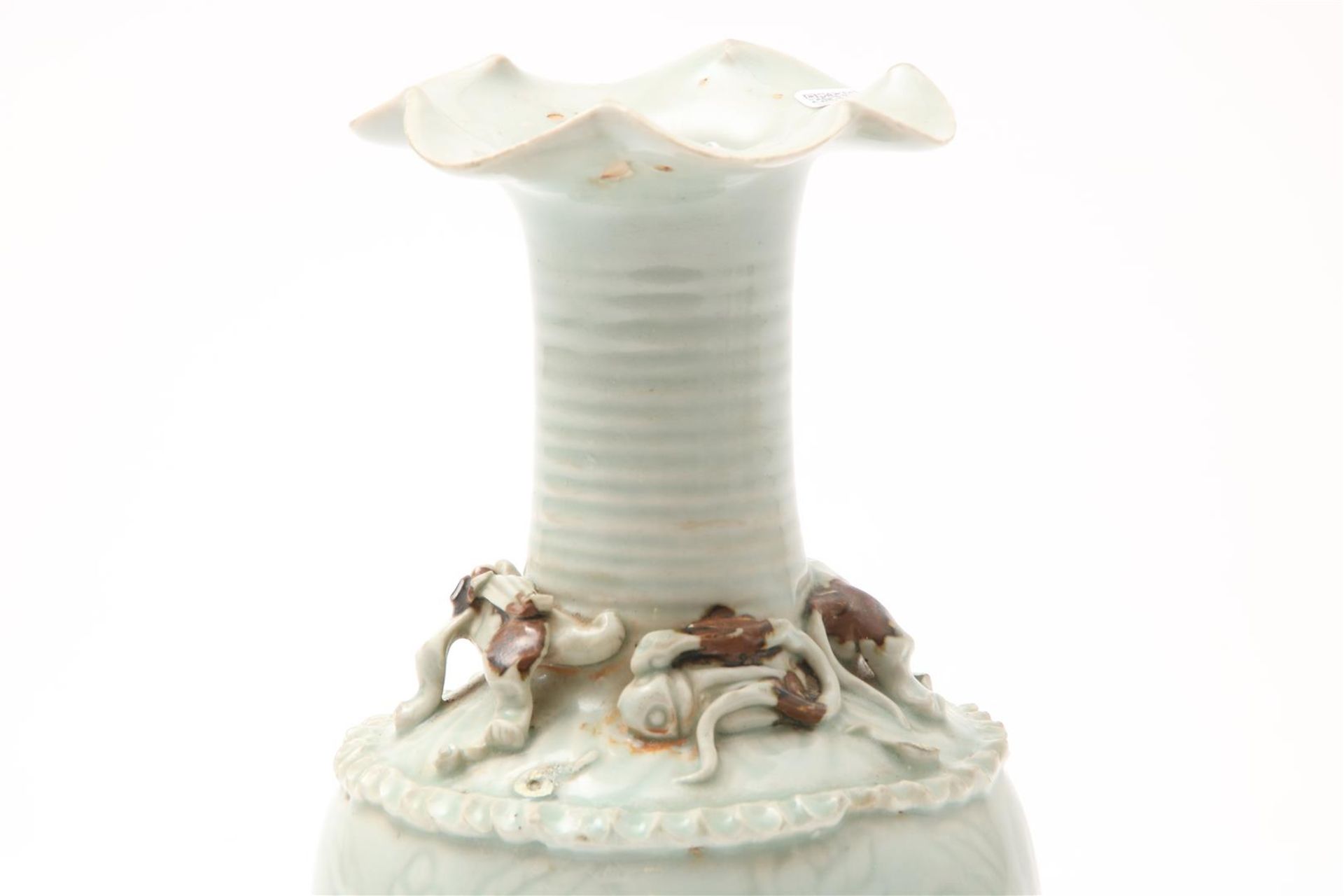 Porcelain vase with celadon glaze decorated with relief decor and imposed animals, China, h. 26 - Image 2 of 5