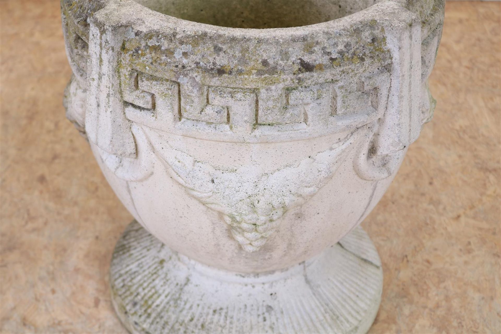Set of concrete garden vases with Greek border decoration - Bild 3 aus 4