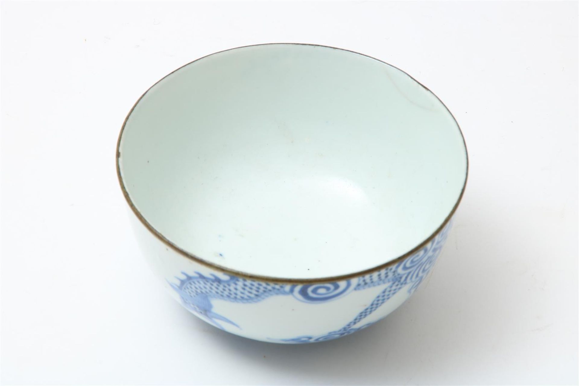 Lot of 5 porcelain dishes (edge flakes) and 4 various saucers, including The Nanking Cargo and Ming, - Image 6 of 19