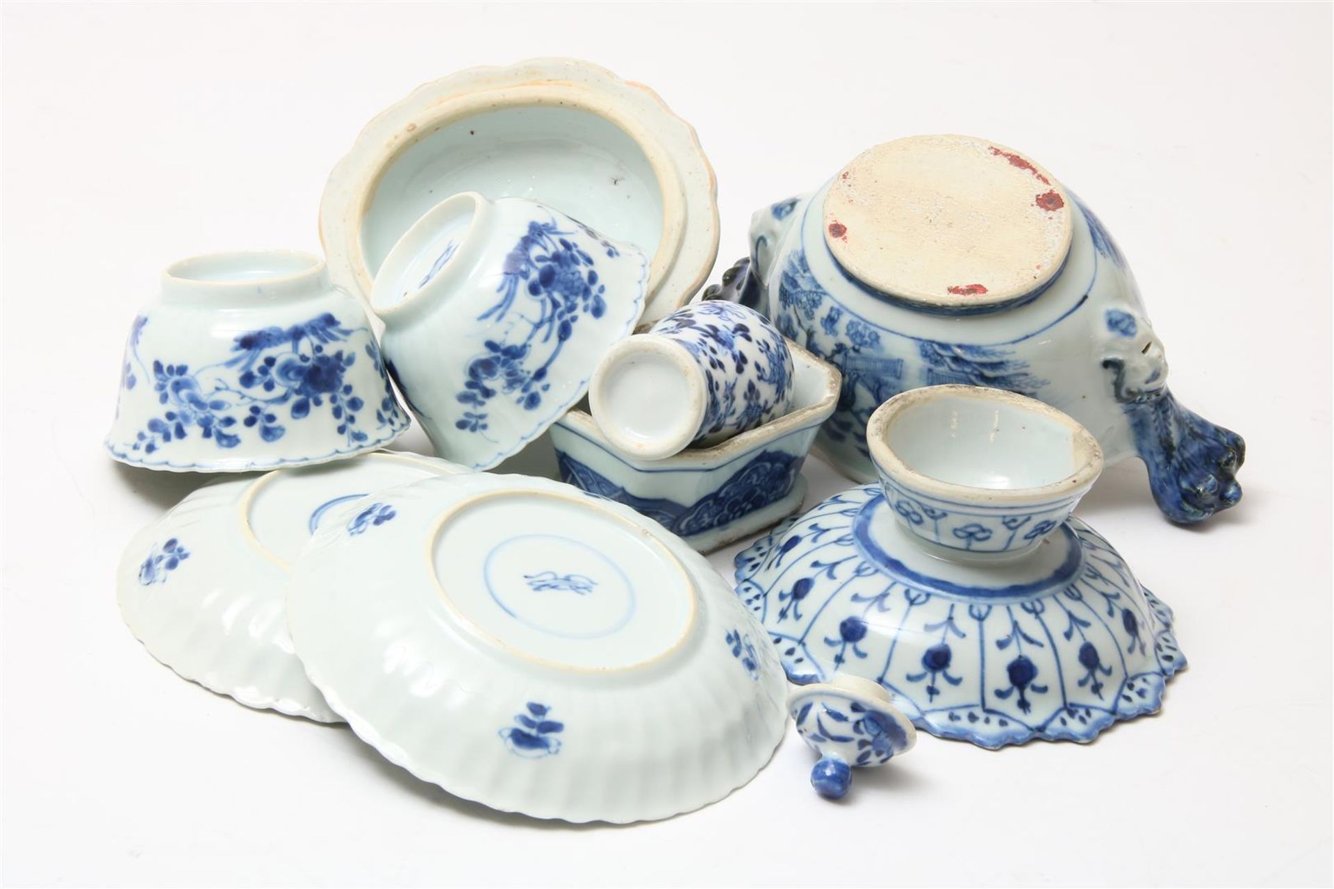 Lot of a pair of Kangxi cups and saucers with decoration of flowering shrubs, (1x saucer with - Image 5 of 6
