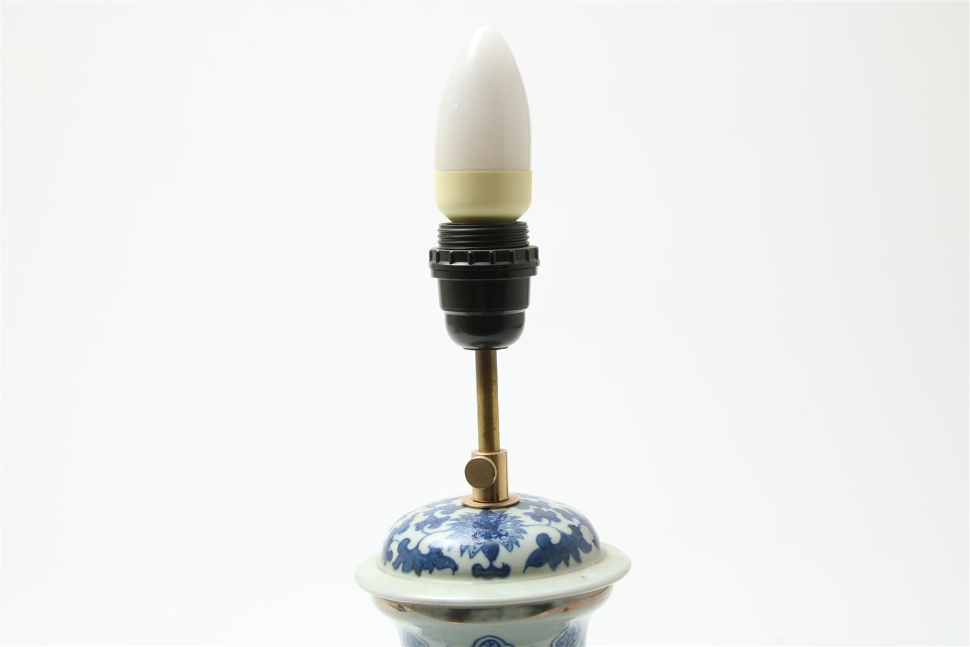 Porcelain lamp base, decorated in blue, China 20th century, h. 33 cm - Image 5 of 6