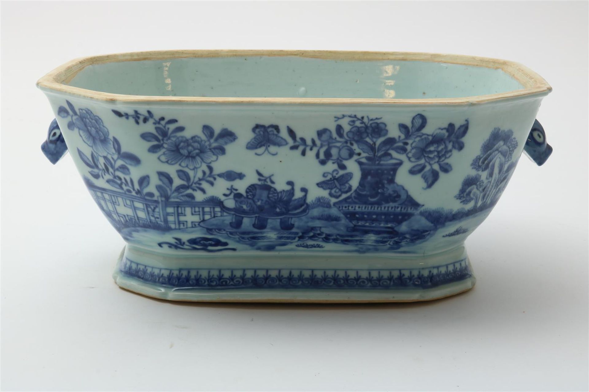 Porcelain Qianlong tureen under cover on a dish decorated with flowers in a landscape, China 18th - Image 8 of 10