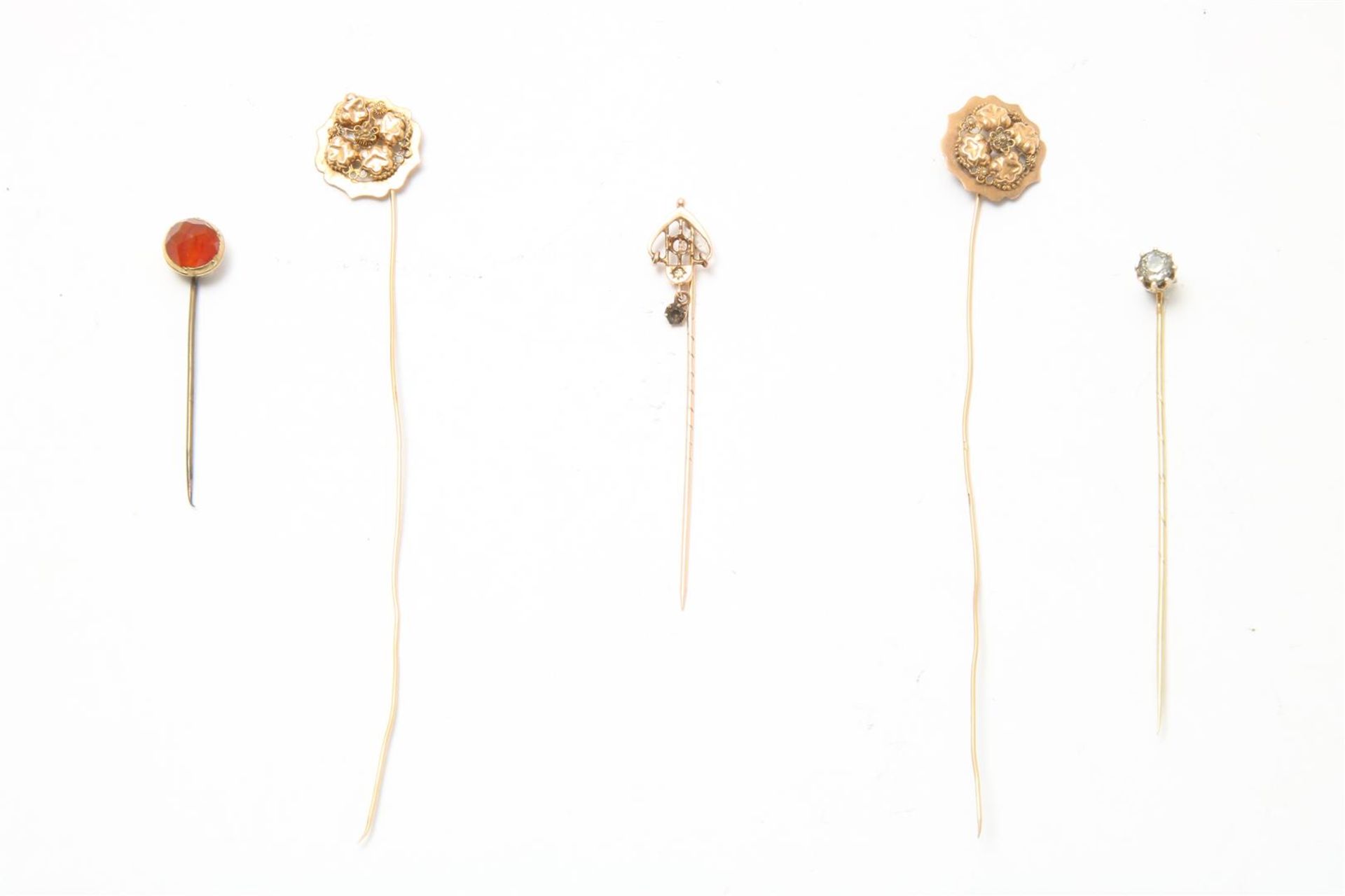 Lot with gold tie pins