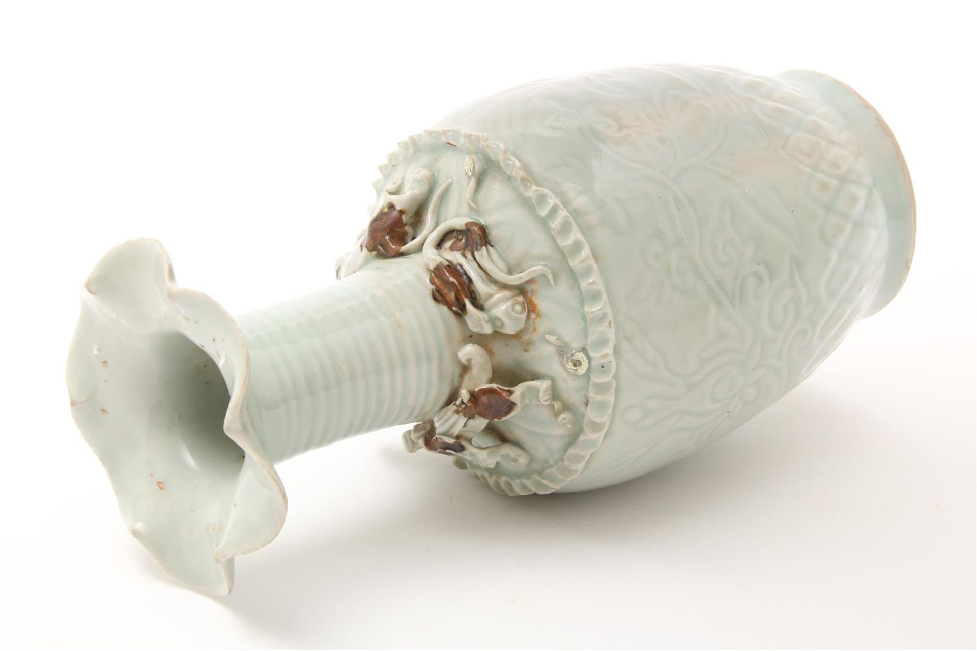 Porcelain vase with celadon glaze decorated with relief decor and imposed animals, China, h. 26 - Image 4 of 5