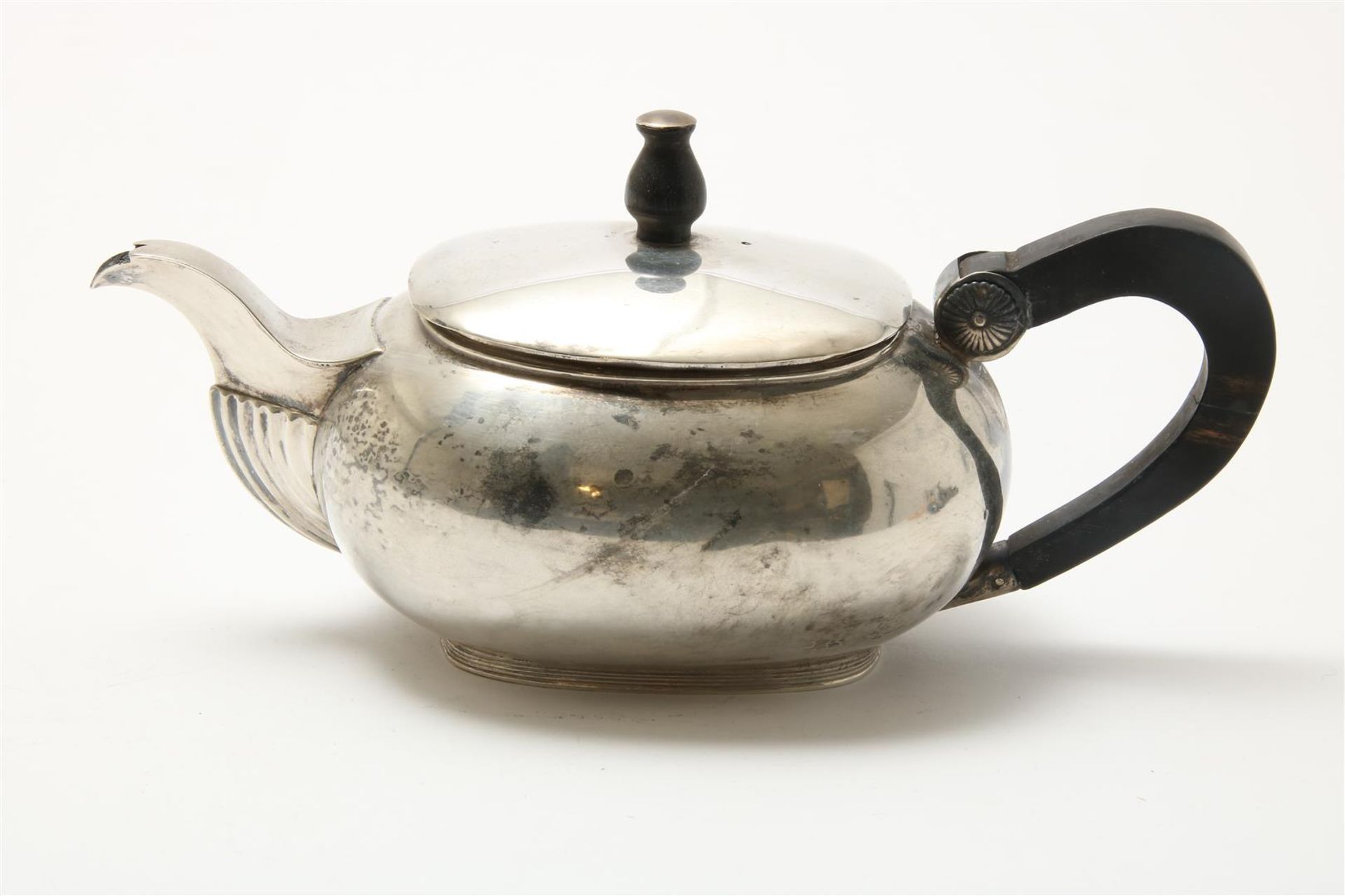 Silver Art Deco teapot with wooden knob and handle, The Netherlands, The Hague, alloy 835/000, 11
