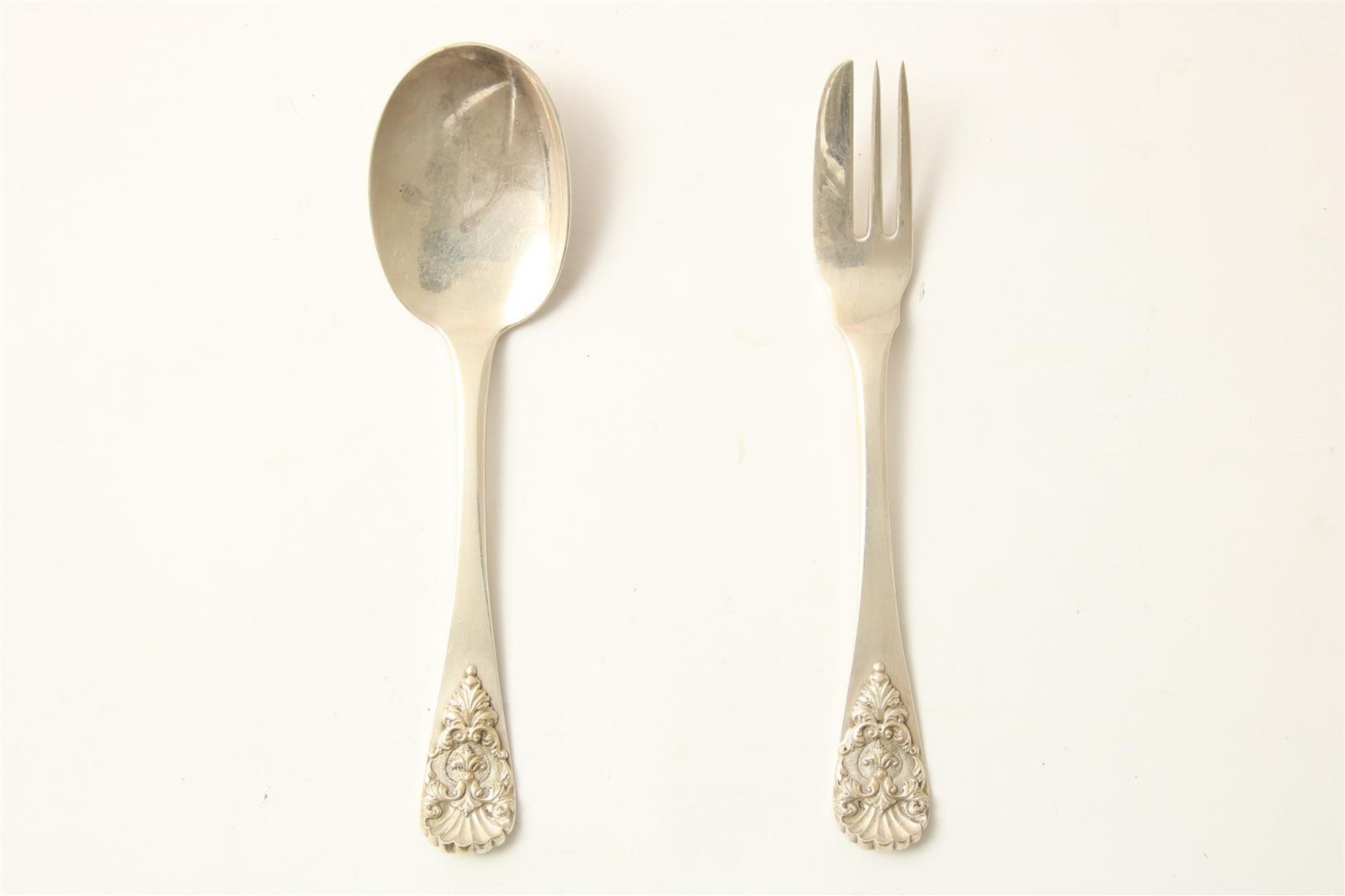 Silver ice cream cutlery, handles crowned with shell motif, signed 934/000, signed W. Voet en Zonen,