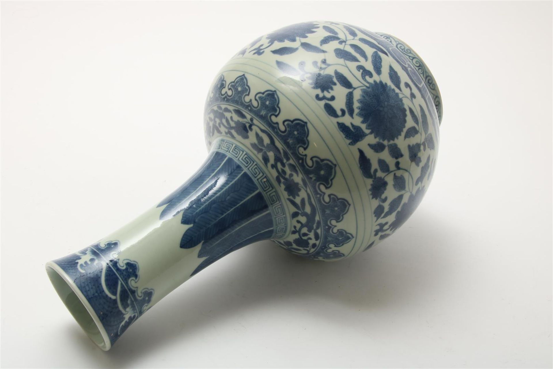 Porcelain Kangxi-style vase with blue/white flower decoration, China 20th century, h. 42 cm. - Image 2 of 4