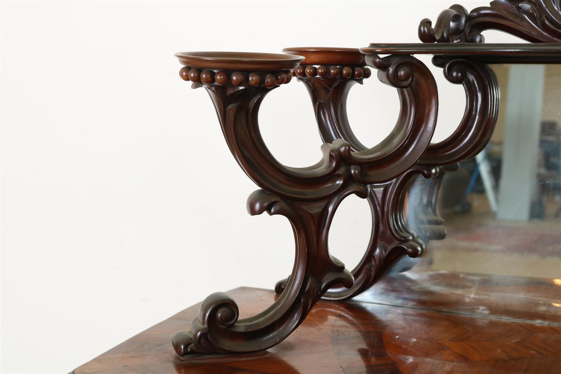 Mahogany Willem III open bonheur with mirror upstand flanked by 4 inserted holders, 3 drawers and - Image 3 of 8
