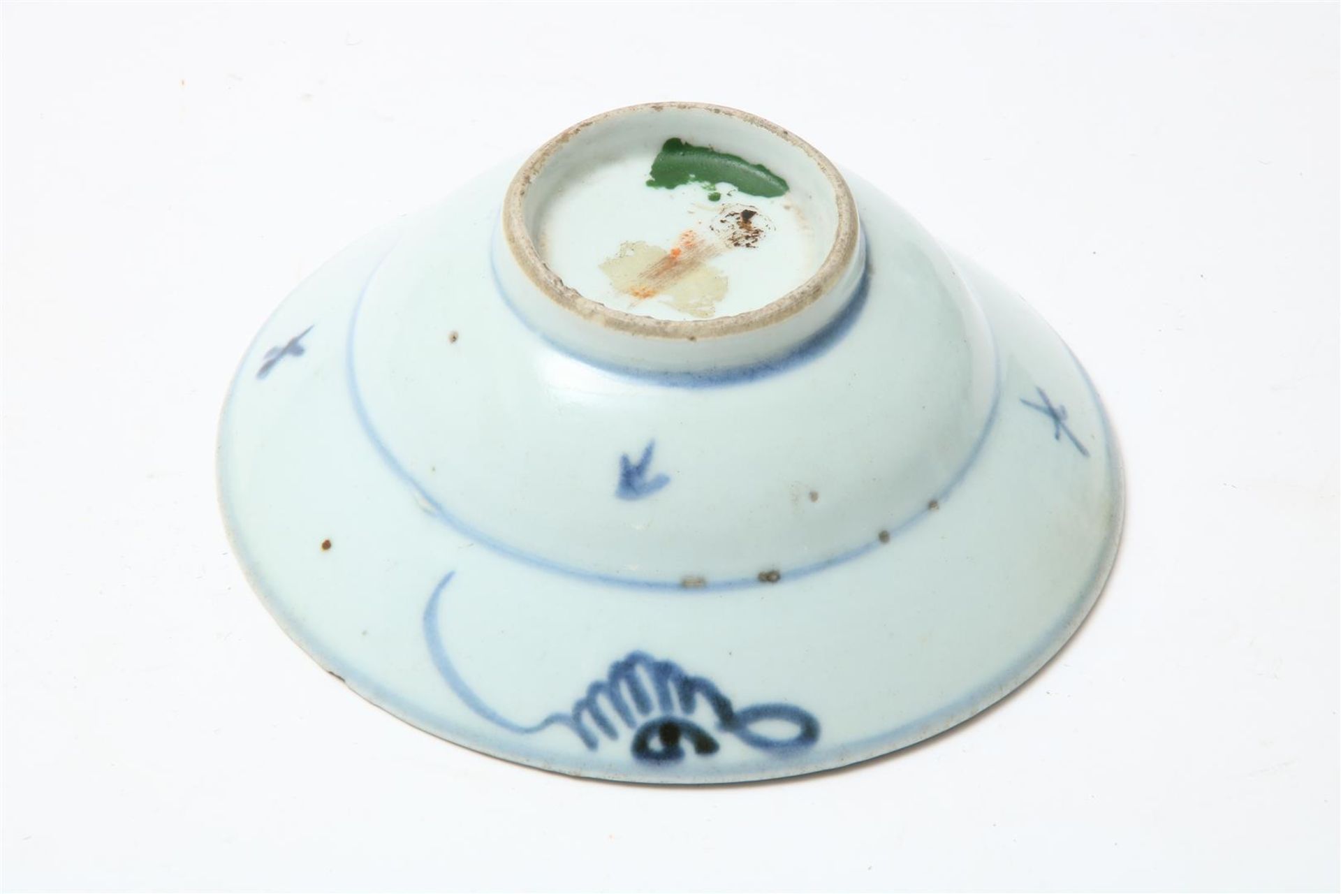 Lot of 5 porcelain dishes (edge flakes) and 4 various saucers, including The Nanking Cargo and Ming, - Image 14 of 19