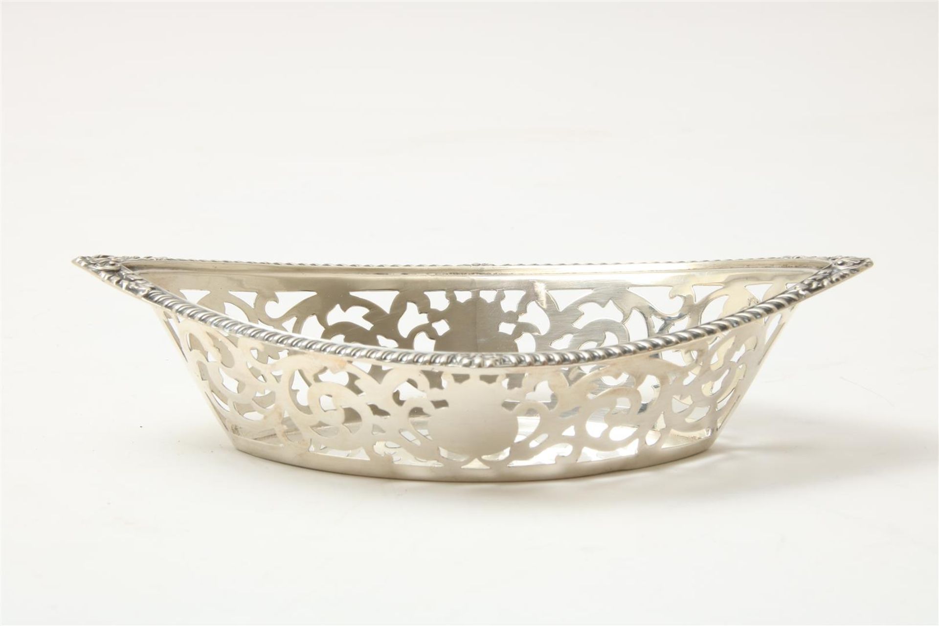 Silver openwork basket with cable border, Birmingham 1921. br.wt. 91 gr.